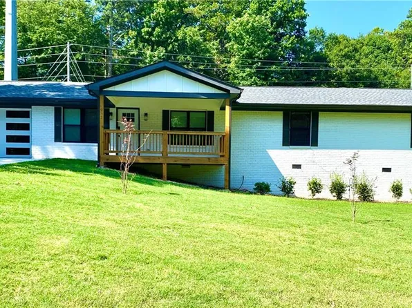 3932 Cherokee Trl, Suwanee, GA 30024