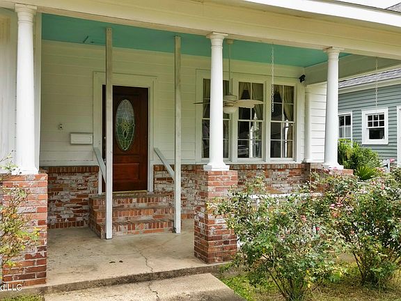 3rd image of 536 W Chickasaw St