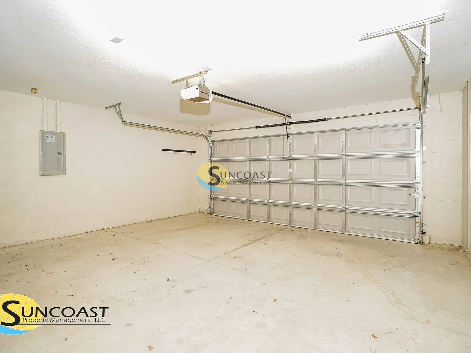 Coming Soon:Cozy 3BR/2B — Photo 2