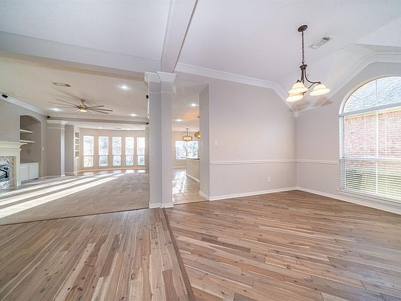 3rd image of 6621 Forest Park Dr