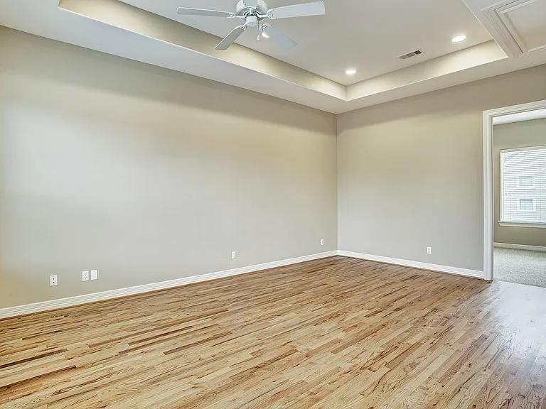3824 Centerplaza Dr — Photo 3