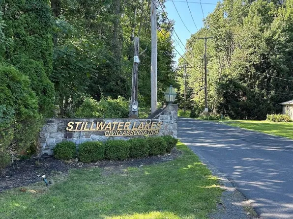 341 Hemlock Dr, Pocono Summit, PA 18346