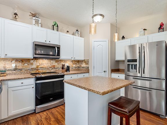 2nd image of 5068 Nelson Ln