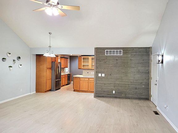 3rd image of 3714 Loveland Dr