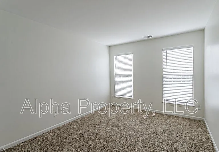 261 Highgate Cir — Photo 13