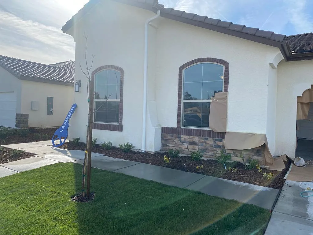 6073 E Fillmore Ave — Photo 1