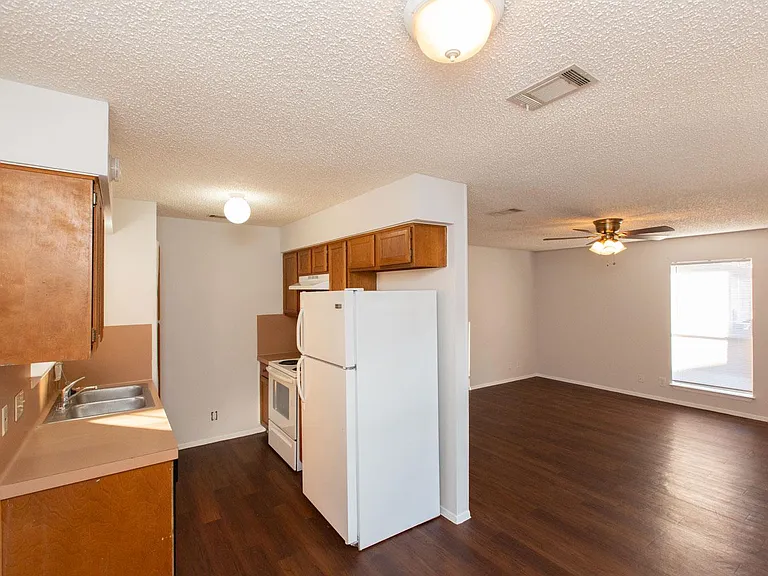 2102 Courtney St #A — Photo 18
