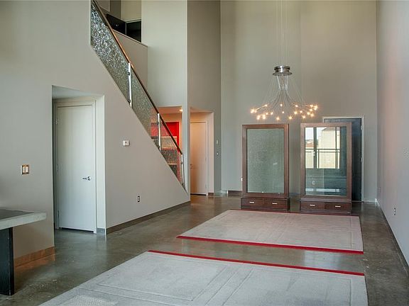 2nd image of 1990 Main St Penthouse 17