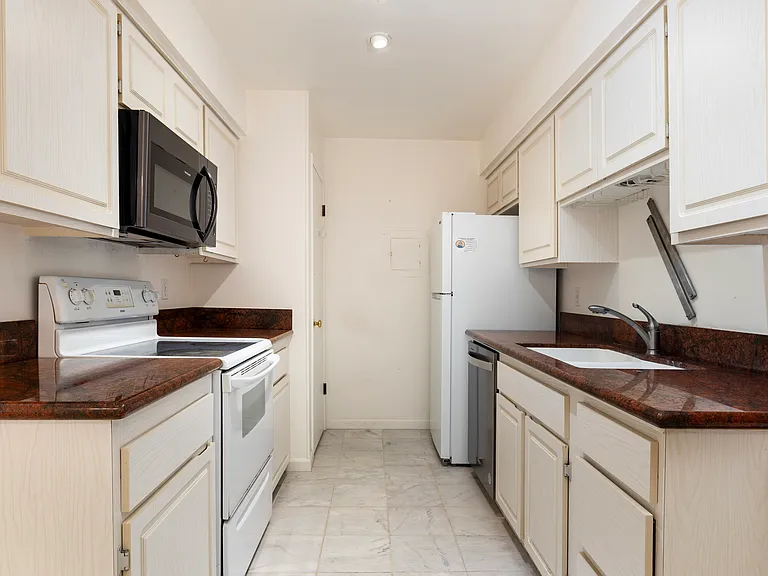 29 Dearborn Pl #7 — Photo 10