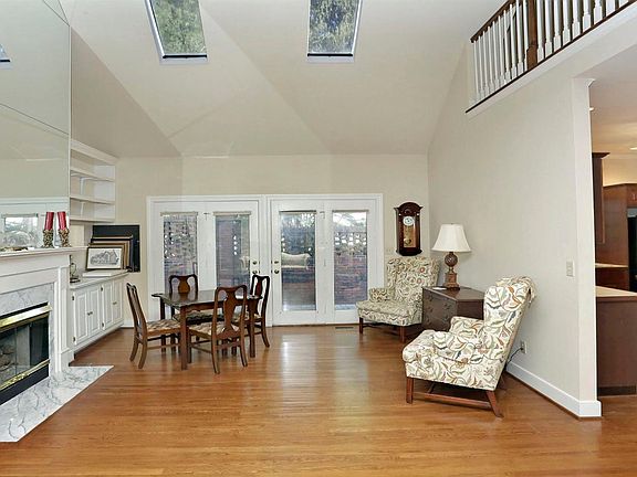 4th image of 2929 Eastbrook Ct