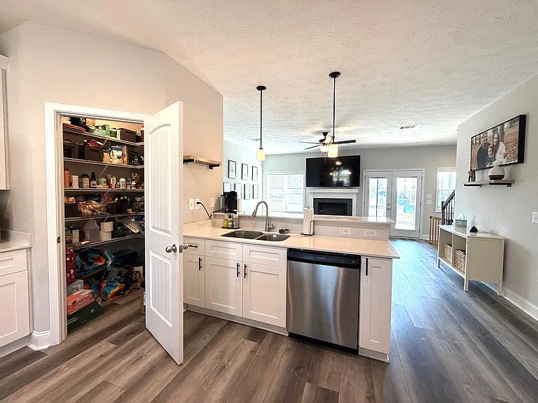 7308 Pine Chase Dr — Photo 7