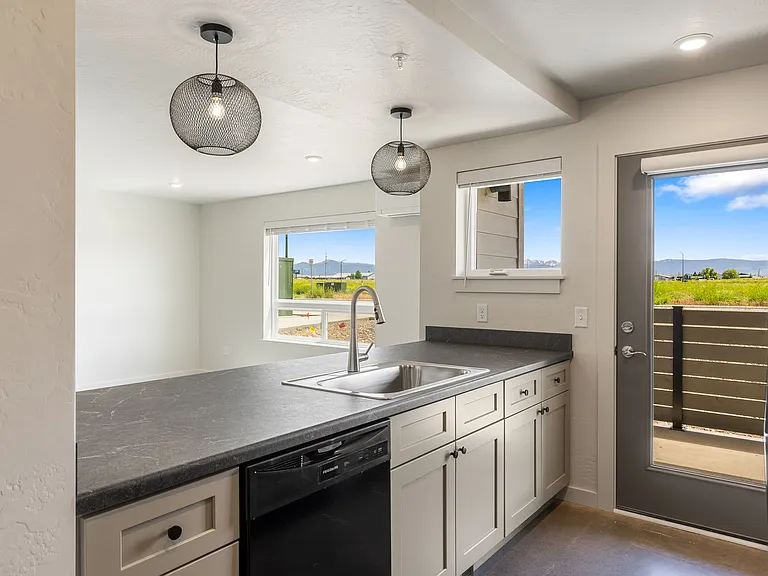 172 Brewers Blvd — Photo 31