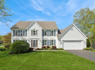 689 Saddle Rdg, Crystal Lake, IL 60012