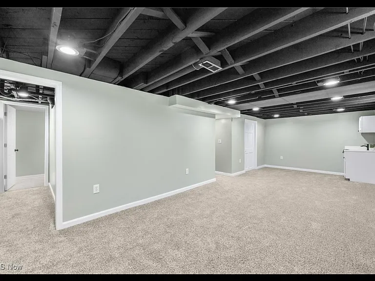 574 Huntmere Dr — Photo 9