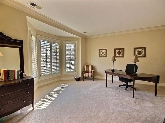 3rd image of 3129 Highgate Dr