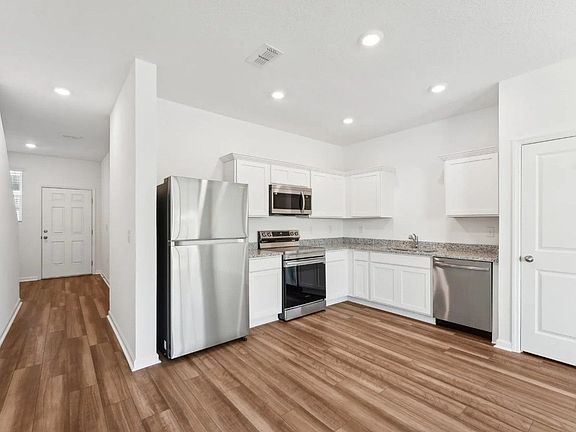 4th image of 1301 Tofino Dr
