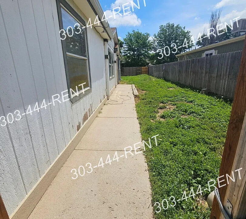 140 Dahlia St