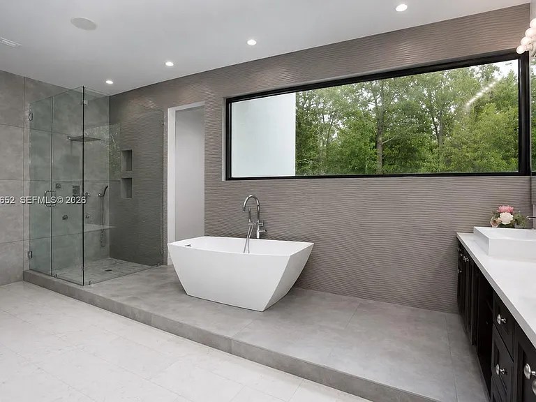56 Samana Dr — Photo 16