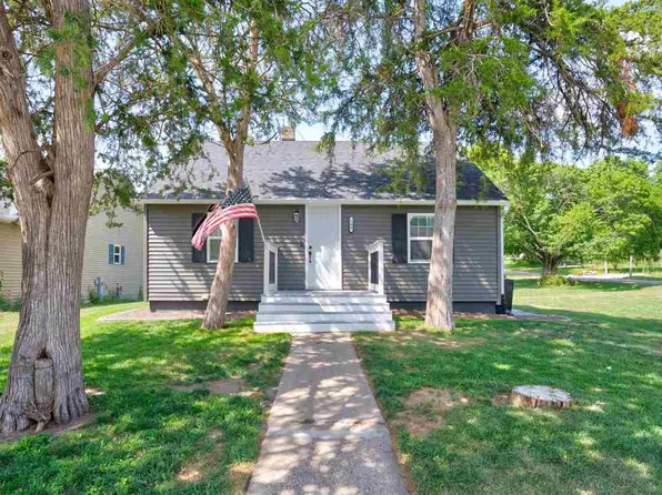 604 W 8th St, Tipton, IA 52772