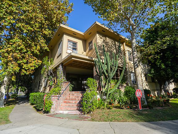 2nd image of 226 S Sycamore Ave #1