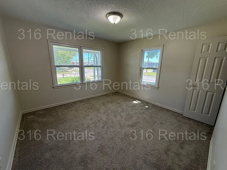 2755 S Greenwood St — Photo 5