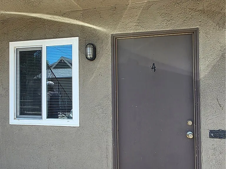 610 W Grand Blvd #4 — Photo 1