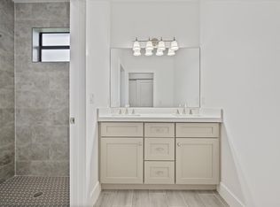 587 W 7th St, West Palm Beach, FL 33404