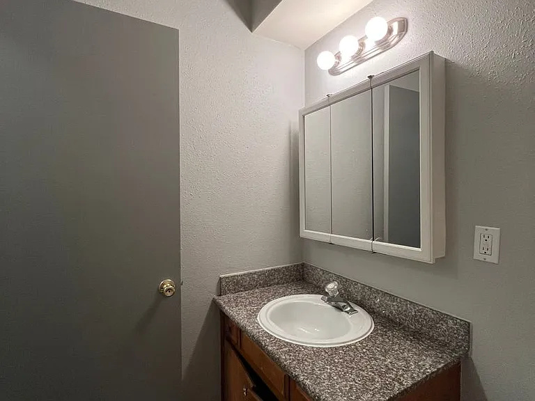15220 SE Stark St #1-21 — Photo 44