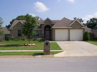 1007 Karen St, Aubrey, TX 76227