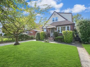 7612 267th St, New Hyde Park, NY 11040