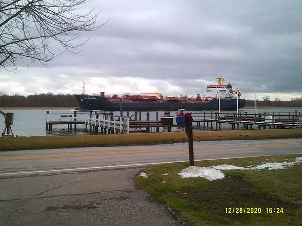 2650 S Channel Dr, Harsens Island, MI 48028