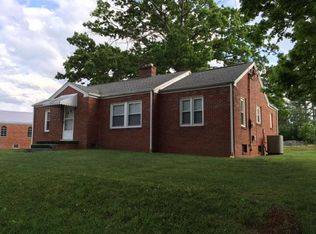 2205 Knob Creek Rd, Johnson City, TN 37604
