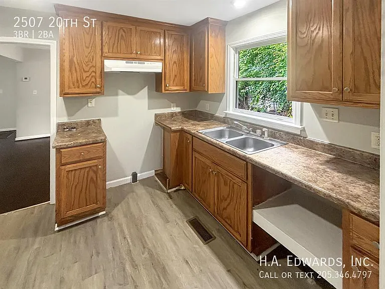 2507 20th St — Photo 5
