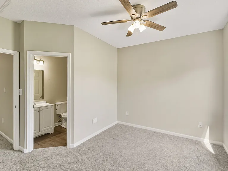 Latitude 30 Apartments — Photo 8