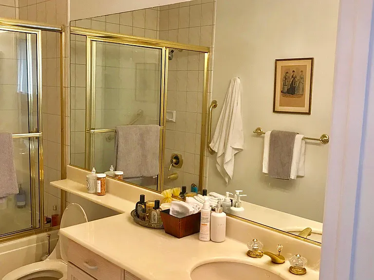 8349 Blackburn Ave #302 — Photo 100