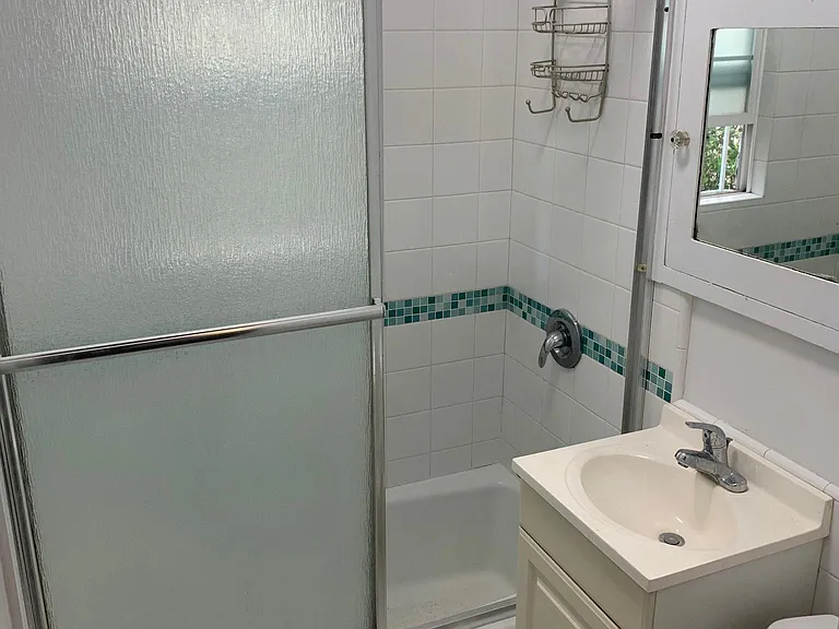 138 N Clark Dr #C — Photo 13