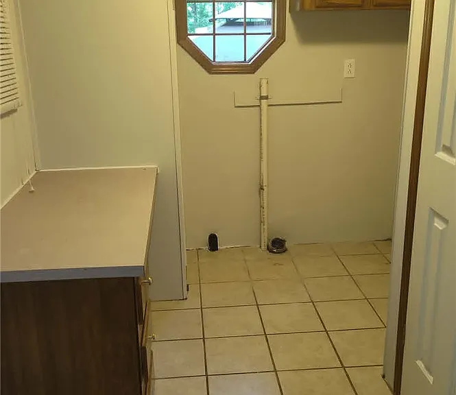 330 McClain Dr — Photo 8