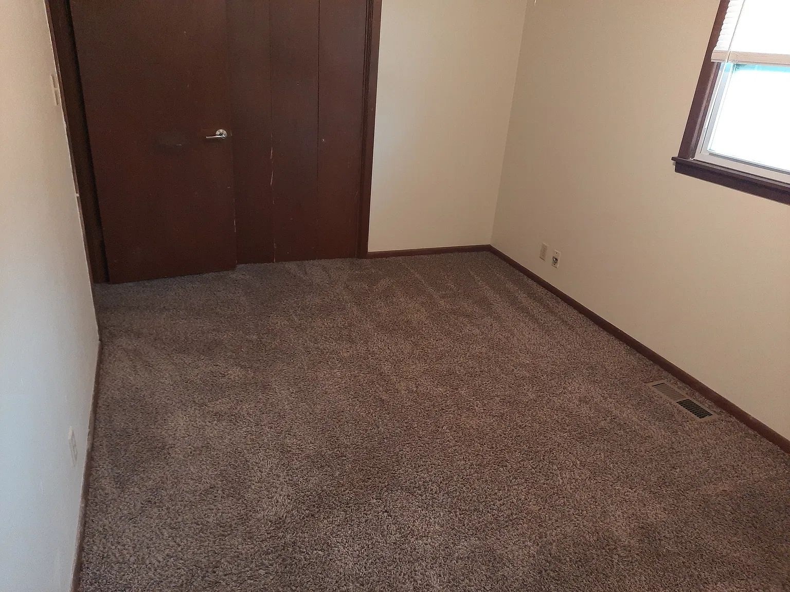 2 bed, 700 sqft, $700 — Photo 3