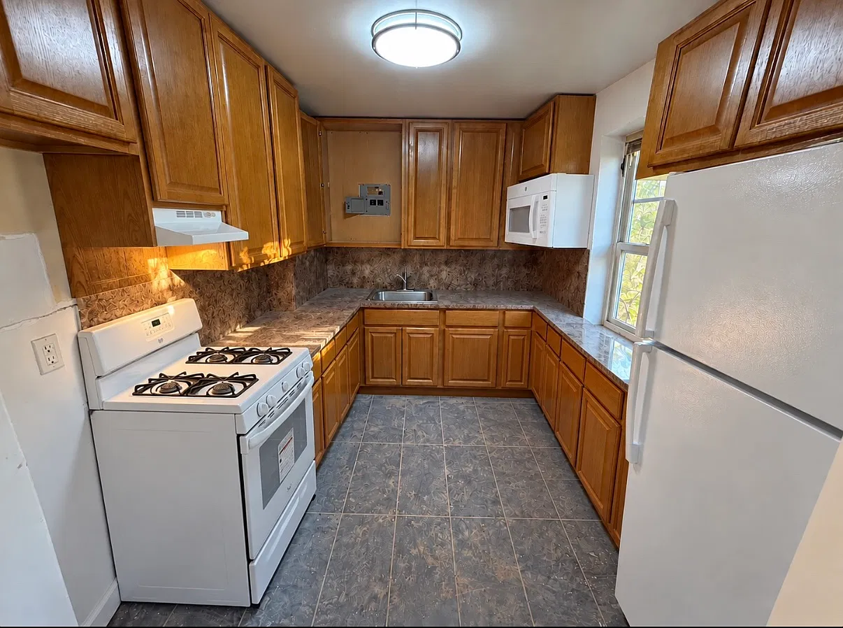 69th Ave, Fresh Meadows — Photo 4