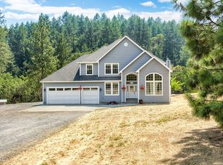 1515 Wagon Trail Dr, Jacksonville, OR 97530