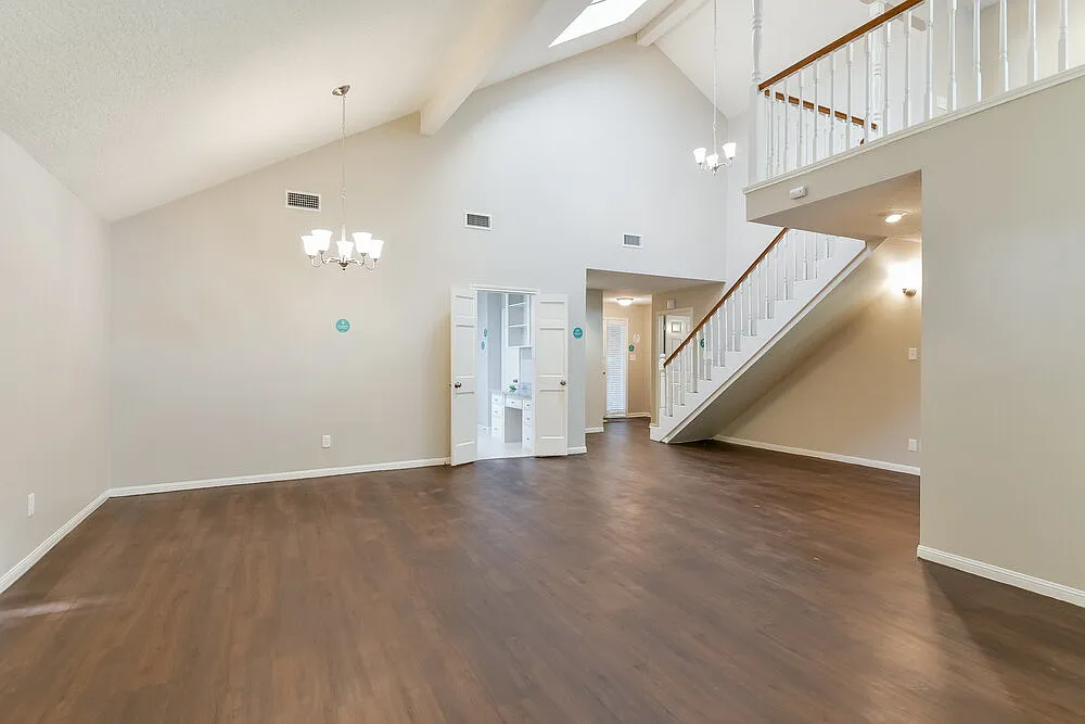3 bed, 2.0 bath, 2112 sqft, $2,325 — Photo 4