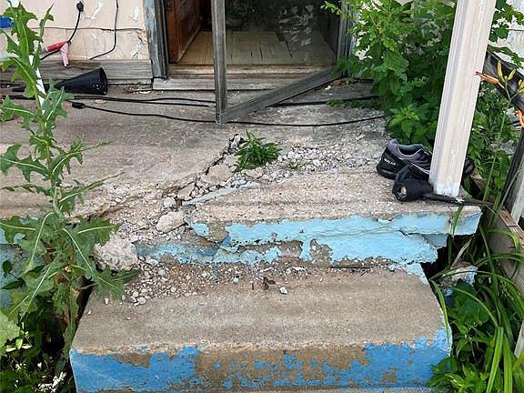 3rd image of 3924 Thomas Ave