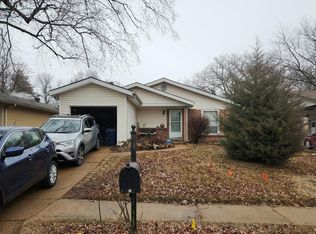 2639 Lindsay Ln, Florissant, MO 63031