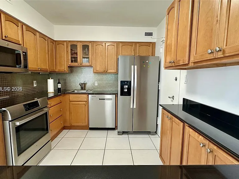5161 Collins Ave #1017 — Photo 14