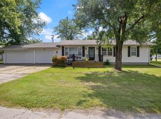 901 Larkin Dr, Eldon, MO 65026