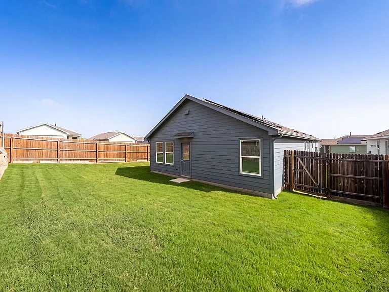 8802 McCoy Pass — Photo 37