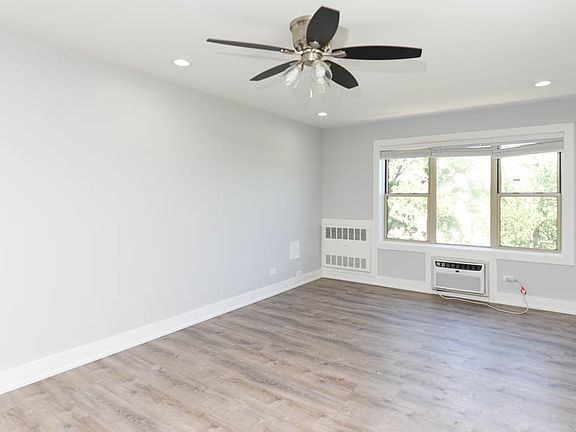 5th image of 1301 W Estes Ave #W5