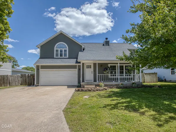 1125 Country Side Dr, Webb City, MO 64870