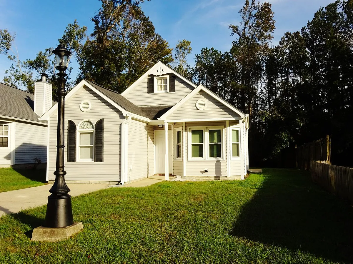 Building Photo - 122 Basswood Ct