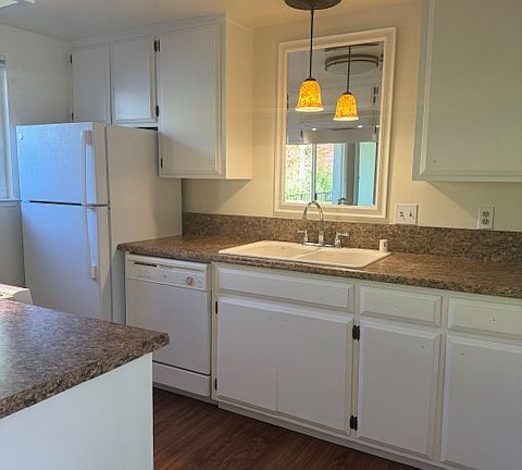 Very clean and fresh kitchen